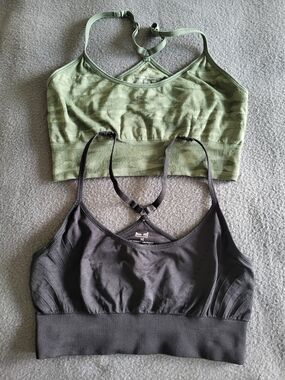 Womens Pro Fit Seamless Sports Bras Lot Of 2 Gym Tops— Green Camo & Black Medium